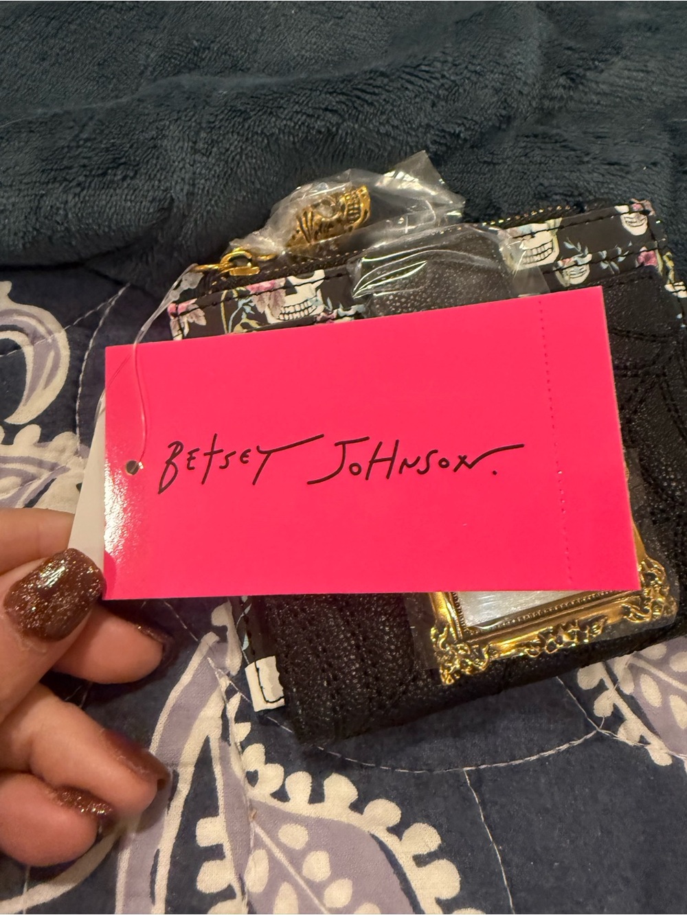 NWT Betsey Johnson Black Quilted Card Wallet with Floral Skull Trim - Picture 2 of 5